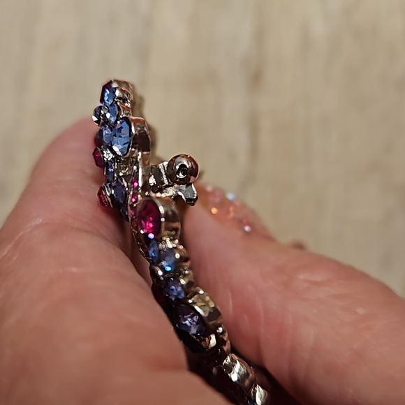 Silvertone floral wreath brooch pin blue pink rhinestones lapel collar travel - Picture 5 of 5